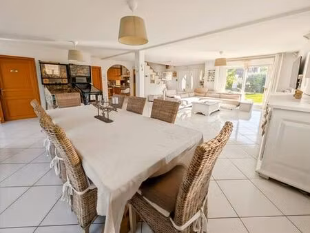 maison de luxe de 8 pièces en vente à les clayes-sous-bois  île-de-france