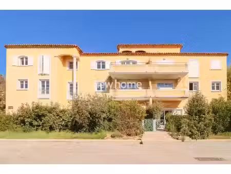 appartement 3 pièces  49 m² avec balcon  ascenseur et garage