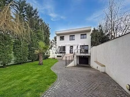 maison de 8 pièces de luxe en vente à massy  île-de-france