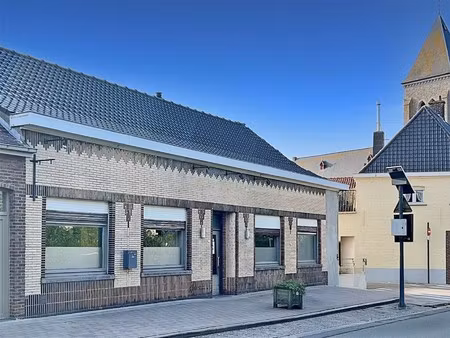 veelzijdig en ruim commercieel pand met woonst