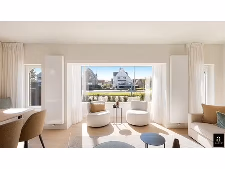 uitstekend gelegen  volledig gerenoveerde koppelvilla te duinbergen  op wandelafstand van 