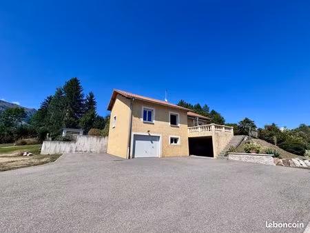 maison 2 pièces 105 m²