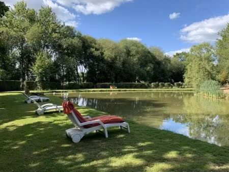 etang avec mobil home