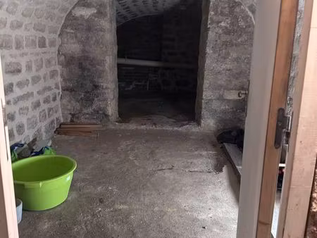 cave saine – 17 m² voûtée - stockage sécurisé – ménilmontant – idéale stockage