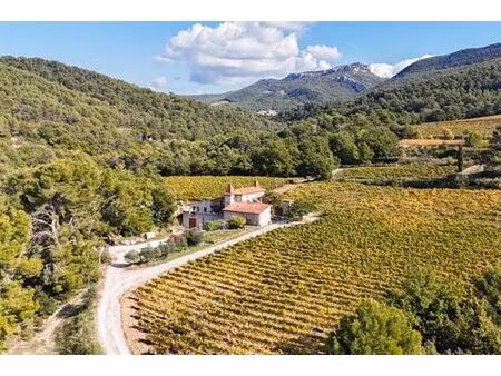 maison de 10 pièces de luxe en vente à gigondas  provence-alpes-côte d'azur