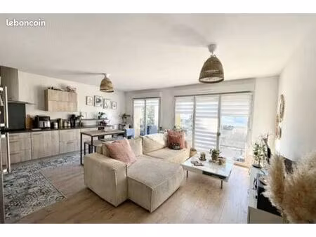 appartement t4 avec terrasse  garage et climatisation