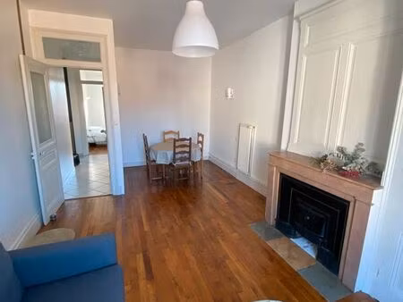 t2 meublé 61m² – lumineux & traversant – villeurbanne république