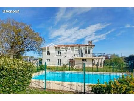 propriété 5 pièces 171 m²