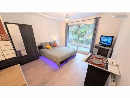 bel appartement avec piscine