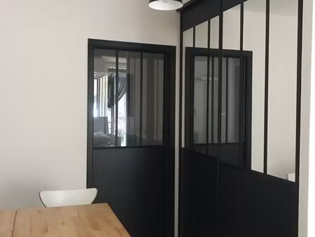 studio meublé au pied du château