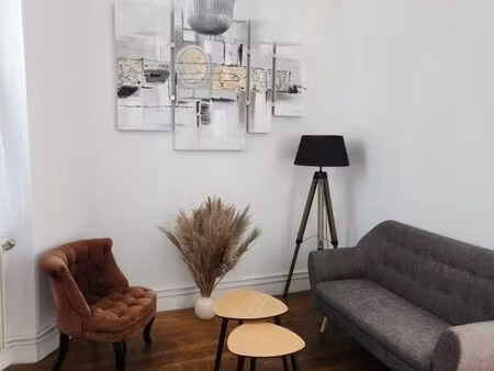 t2 meublé refait à neuf – cachet + 3 5m hsp – dressing – gare 2 min à pied – parking – mel