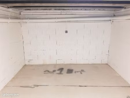 box / garde-meubles de 10 m²