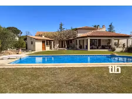 villa de 165m2 sur un terrain de 1455m2 avec piscine et double g