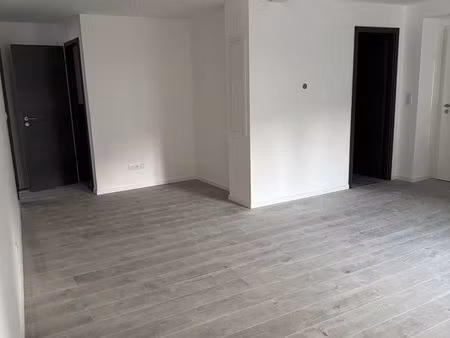 appartement 3 pieces refait a neuf 1er etage