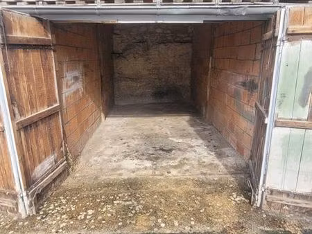 garage / box stockage / garde meubles à louer