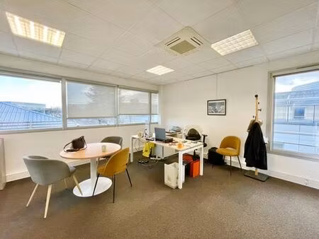bureau prestigieux de 692 m2 en location - bron  auvergne-rhône-alpes