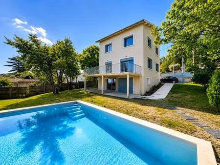 maison de luxe de 4 chambres en location à saint-cyr-au-mont-d'or  auvergne-rhône-alpes