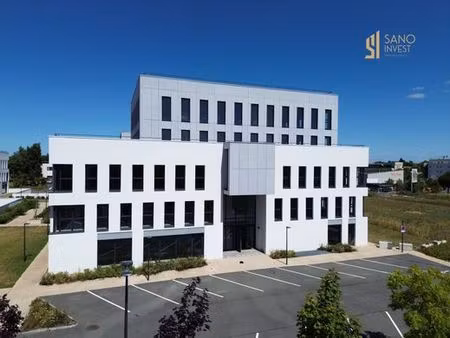 bureau prestigieux de 3500 m2 en location - saint-contest  france