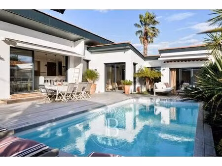 maison de luxe de 6 pièces en location à biarritz  nouvelle-aquitaine