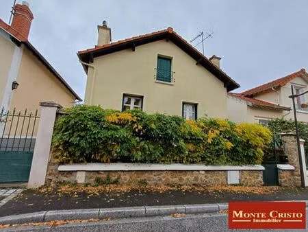 maison de luxe de 5 pièces en location à le chesnay  île-de-france