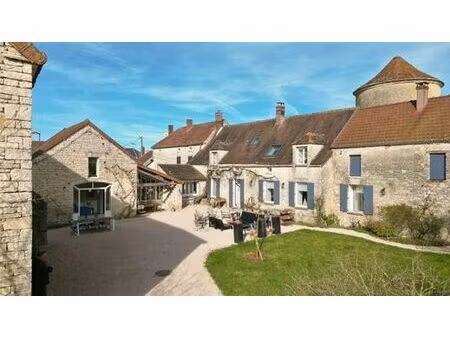 maison de luxe en vente à noyers  france