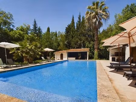 prestigieuse maison de campagne de 230 m2 en location mouriès  france