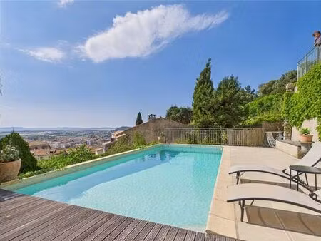 maison de luxe de 200 m2 en location hyères  france
