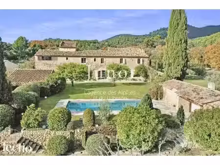 maison de campagne exclusive de 380 m2 en location lourmarin  france