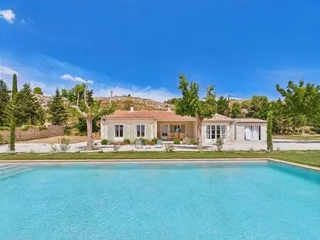 maison de luxe de 3 chambres en location à paradou  provence-alpes-côte d'azur