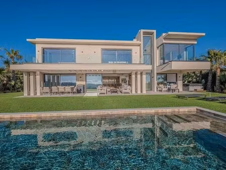 villa de 6 pièces de luxe en location les issambres  provence-alpes-côte d'azur