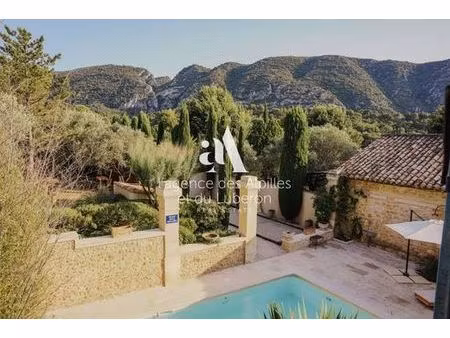 luxury 8 pièces farmhouse en location oppède le vieux  provence-alpes-côte d'azur