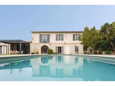 maison de luxe de 171 m2 en location saint-étienne-du-grès  provence-alpes-côte d'azur