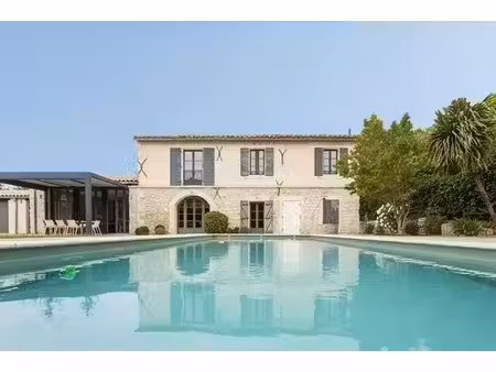 maison de prestige de 171 m2 en location saint-étienne-du-grès  provence-alpes-côte d'azur