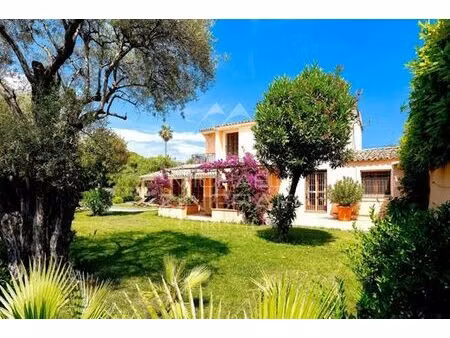 villa de 7 pièces de luxe en location antibes  france