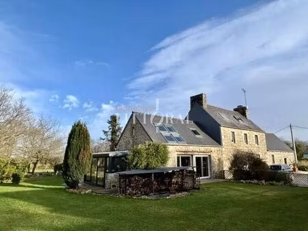 maison de luxe 7 chambres en vente à pluzunet  bretagne