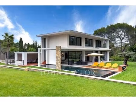 maison de prestige en location valbonne  france