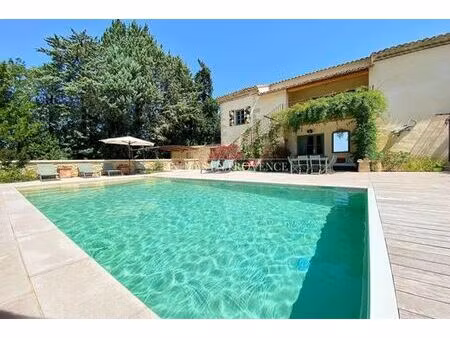 villa de luxe de 6 pièces en location cavaillon  france