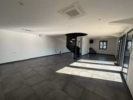 location bureaux 180 m²