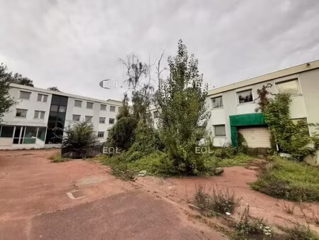 location local d'activités 3 742 m²