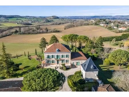 maison de luxe 13 chambres en vente à monflanquin  nouvelle-aquitaine