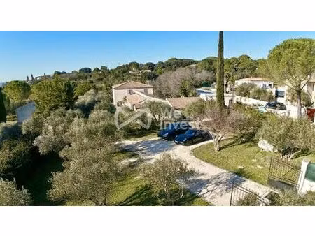 maison de luxe en vente à castries  france