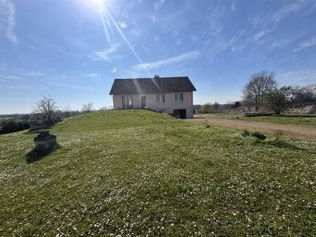 chatillon sur seine (21) : pavillon rénové (170m2) de 1970 avec sous -sol  dépendances sur