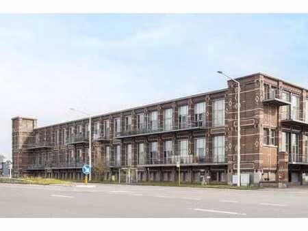 loft spacieux avec beaucoup de lumière et 2 chambres