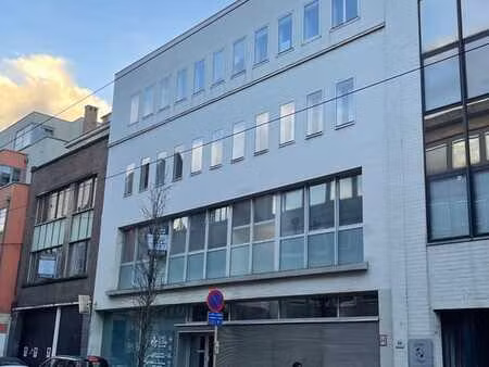 uccle - bureaux à vendre entre calvoet / gare et le globe