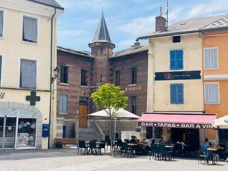 square habitat hautes alpes embrun- vars neige et soleil