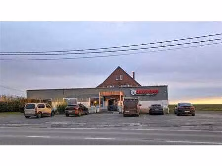 immeuble à usage mite : restaurant/commerce et habitation