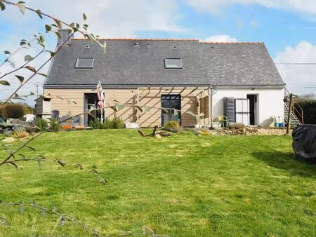 agréable contemporaine 4 chambres sur terrain 1 415 m²