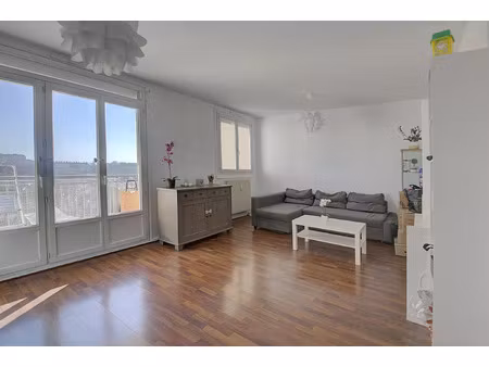 location appartement 3 pièces 80 m² à bron (69500)