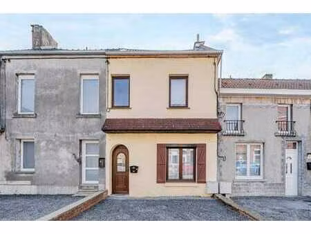 charmante maison à quiévrain