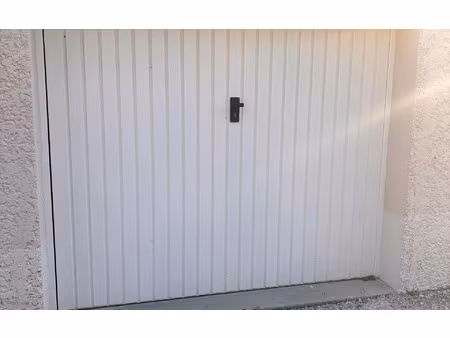 location stationnement  15 m² t- à six-fours-les-plages  140 €